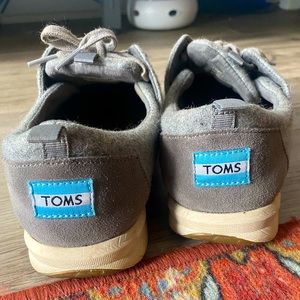 Grey Toms tennis shoes